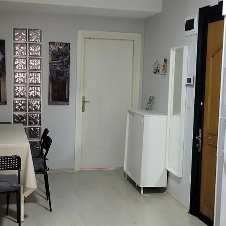 In The Heart Of Sisli - 1 Min To Metro - Shared Bathroom And Kitchen Hostel Istanboel