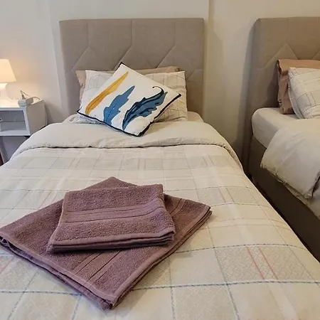 In The Heart Of Sisli - 1 Min To Metro - Shared Bathroom And Kitchen Hostel Istanboel
