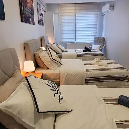 Hostel In The Heart Of Sisli - 1 Min To Metro - Shared Bathroom And Kitchen *