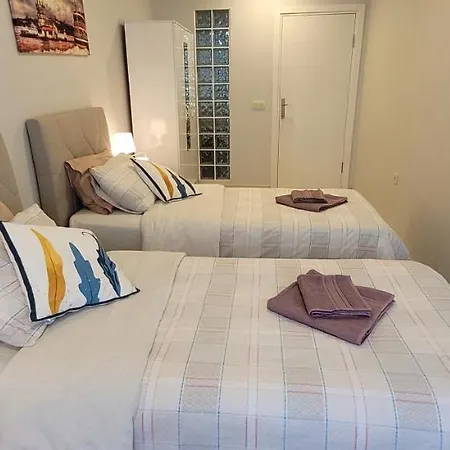In The Heart Of Sisli - 1 Min To Metro - Shared Bathroom And Kitchen Hostel Istanboel