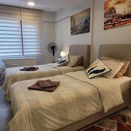 Hostel In The Heart Of Sisli - 1 Min To Metro - Shared Bathroom And Kitchen *