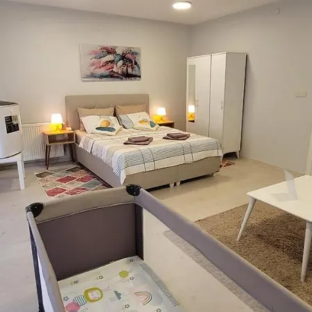 In The Heart Of Sisli - 1 Min To Metro - Shared Bathroom And Kitchen ホステル *