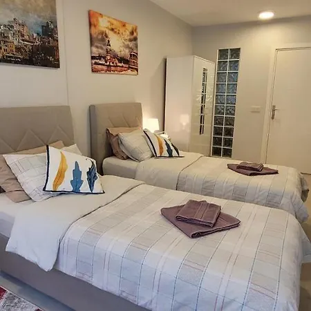 In The Heart Of Sisli - 1 Min To Metro - Shared Bathroom And Kitchen ホステル *